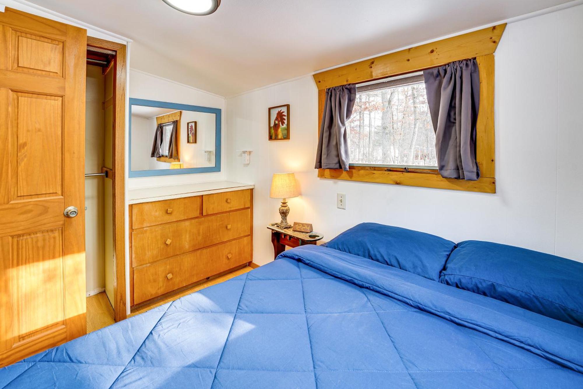 Pet-Friendly Irons Cottage About 4 Mi To Sand Lake! Exteriör bild